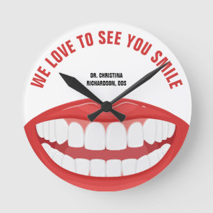 Horloge Ronde Nom personnel Bureau dentaire Gros sourires dents