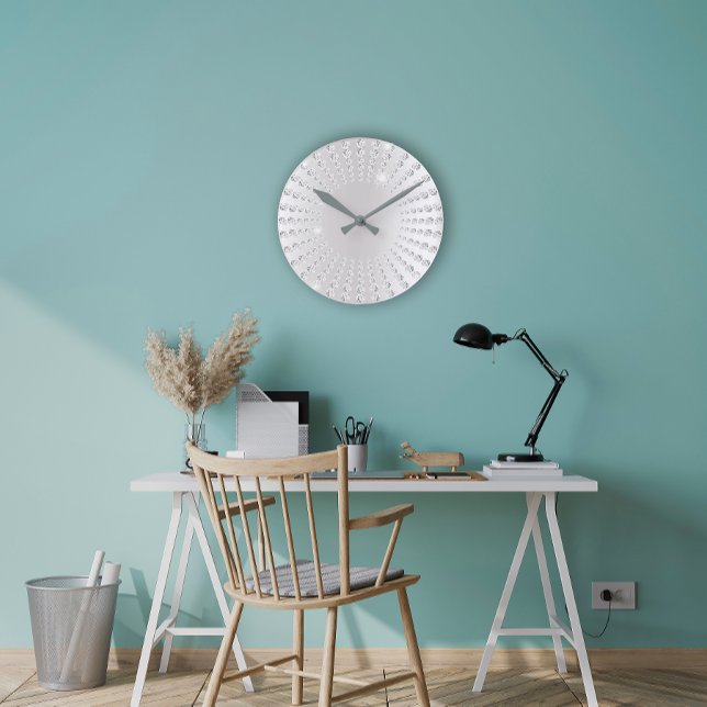 Horloge Ronde Ombre gris argenté Gem Cristal Diamant Blanc (Silver Gray Ombre Gem Crystal Diamond White Round Clock)