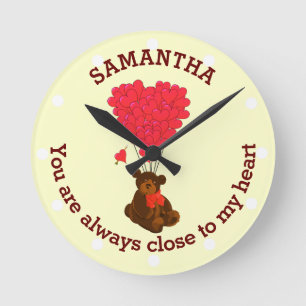 Horloge Ronde Ours en peluche romantique et coeur rouge personna