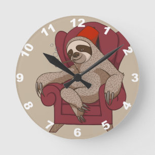 Horloge Ronde Paresse bottée avec la pointe du pied par trois