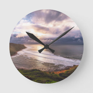 Horloge Ronde Paysage océanique côtier au coucher de soleil doré