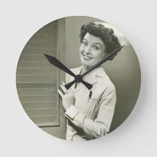 Horloge Ronde Peeping Nurse