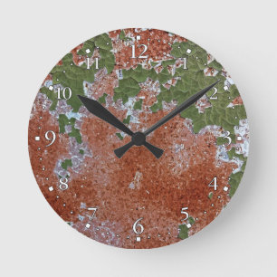 Horloge Ronde Peinture verte qui s'écaille sur métal rouillé