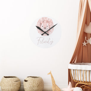 Horloge Ronde Pépinière d'aquarelle rose Lion Boho