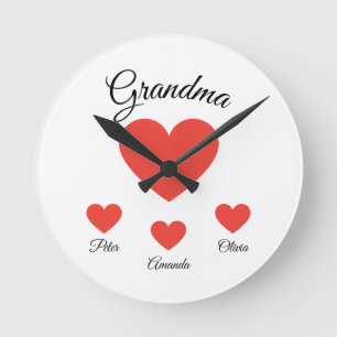 Horloge Ronde Petits-enfants de grand-mère de coeur rouge