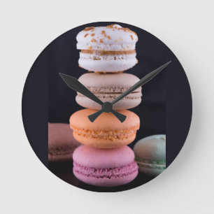 Horloge Ronde Pile coloré de macarons français