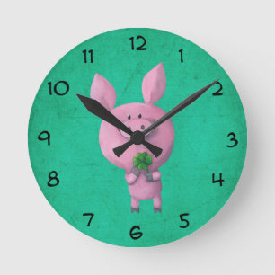 Horloge Ronde Porc chanceux avec le trèfle chanceux de quatre