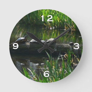 Horloge Ronde Rangée de tortues photo verte de la nature