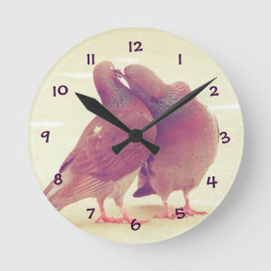 Horloge Ronde Retro Love Birds Kissing Pigeon
