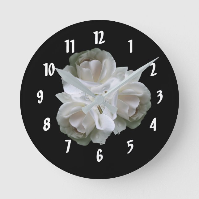 Horloge Ronde Roses Blanches Avec Bouquet Raindrops      (Recto)