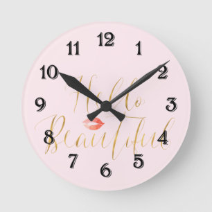 Horloge Ronde Rougissent les belles lèvres roses d'or bonjour