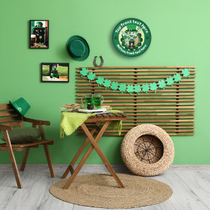 Horloge Ronde Saint Patrick avec un chat à un oeil heureux