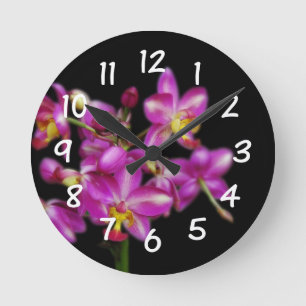 Horloge Ronde Salon - Orchidées violettes sur fond noir