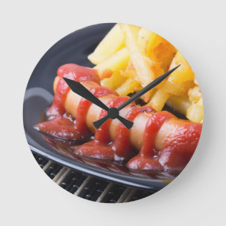 Horloge Ronde Saucisses grillées et pomme de terre frite