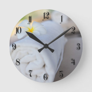 Horloge Ronde Serviette de SPA blanche