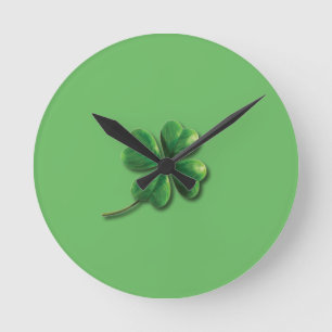 Horloge Ronde Shamrock irlandais vert moderne
