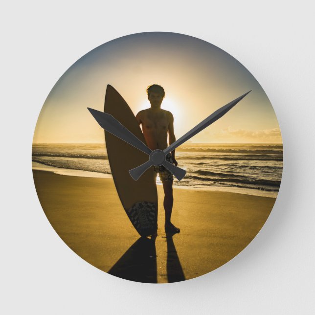 Horloge Ronde Silhouette surfeuse au lever du soleil (Recto)