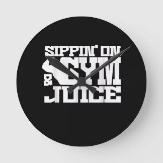 Horloge Ronde Sippin Sur Jus De Gym - Les Chemises D'Entraînemen