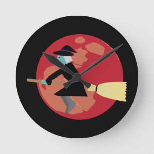 Horloge Ronde Sorcière volant la nuit