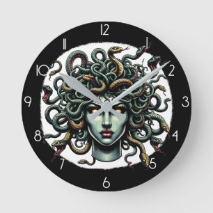 Horloge Ronde Tête de Méduse verte fixant pleine de Serpents