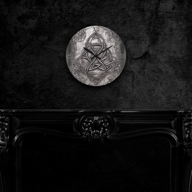 Horloge Ronde Triquetra Trinity Knot Silvery Pewter Faux Metal (Créateur téléchargé)