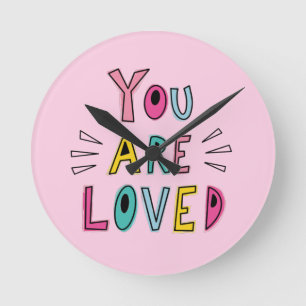 Horloge Ronde Vous Êtes Aimé Citation Motivationnelle Rose