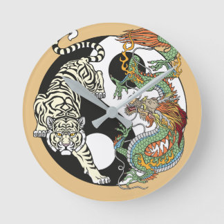 Horloge Ronde White tiger versus green dragon in the yin yang ro
