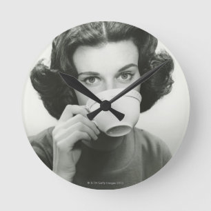 Horloge Ronde Woman drinking