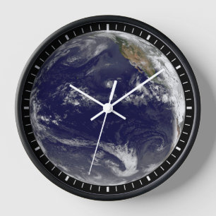 Horloge Terre Avec Trois Cyclones Tropicaux Dans Le Pacifi