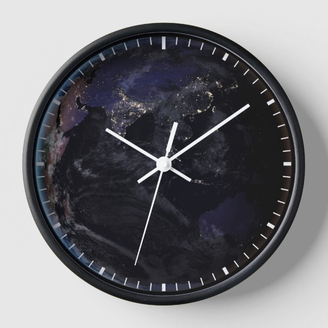 Horloge Terre Pleine Montrant Les Lumières De La Ville D'A (Recto)