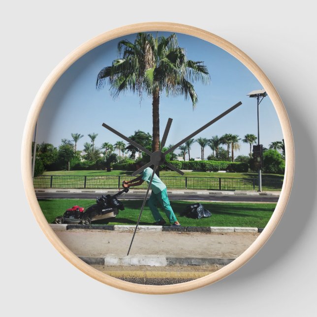 Horloge Un résident local est engagé dans l'aménagement pa (Recto)