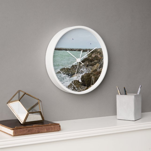 Horloge Vagues De Plage Qui S'Écrasent Sur Les Rochers (Bureau)