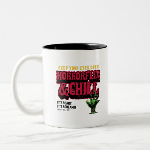 Horrorflix und Chill Zweifarbige Tasse