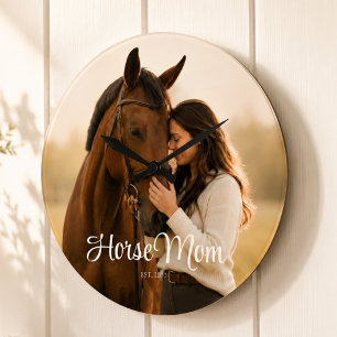 Horse Mom Established Moderne weiße Skript Foto Große Wanduhr