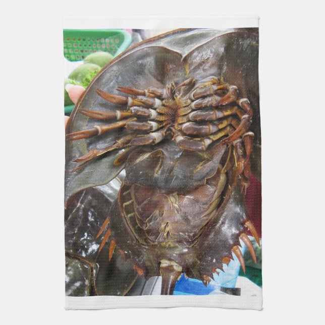 Horseshoe Crab ... Thai Asian Street Food Handtuch (Vertikal)
