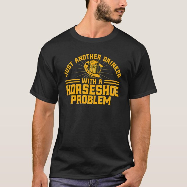 Horseshoe Pitching Drinker With A Horseshoe Proble T-Shirt (Vorderseite)