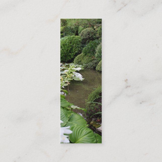 Hosta in einem Zen-Garten Mini Visitenkarte (Rückseite)