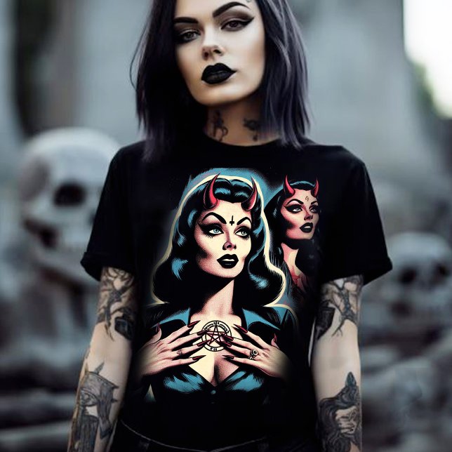Hot Devilish Woman T-Shirt (Von Creator hochgeladen)