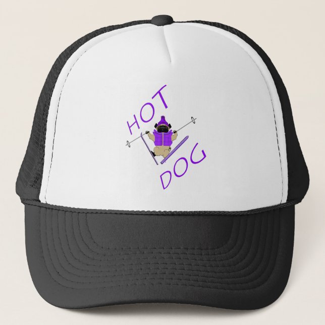 Hot Dog Funny Skifahren Mops Lila Jacket und Skis Truckerkappe (Vorderseite)