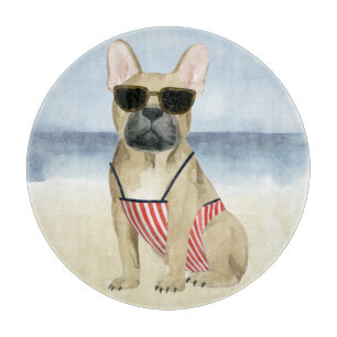 Hot Dog Welpe in Sonnenbrille am Strand Schneidebrett