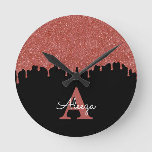 Hot Pink and Black Monogram Glitter Drips Runde Wanduhr