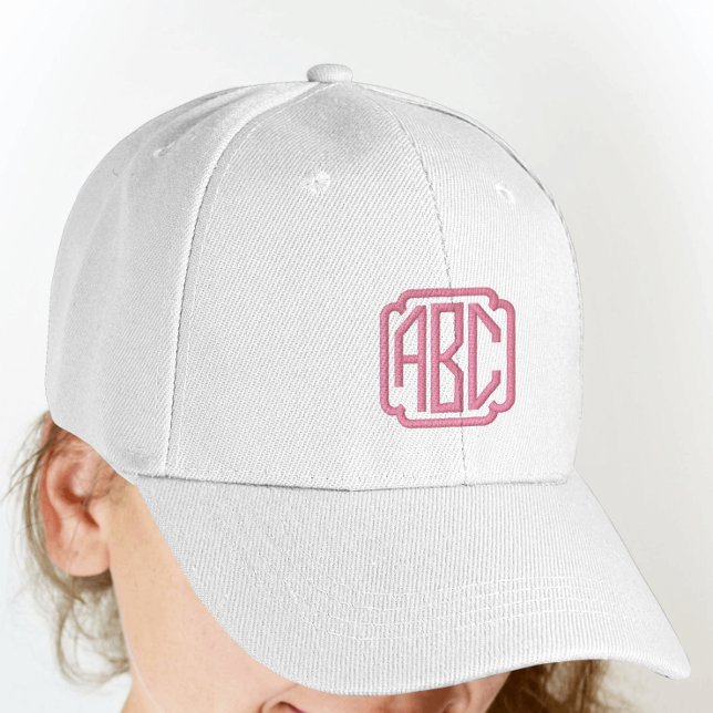 Hot-Pink-bestickte Hat-Monogramm auf weißer Kappe (Von Creator hochgeladen)