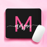 Hot Pink Black Modern Script Name Girl Monogram Mousepad<br><div class="desc">Fügen Sie Ihrem Arbeitsbereich mit unserem Hot Pink Modern Script Girly Monogram Name Mouse Pad einen Pop Farbe hinzu! Dieses Mouse-Pad vereint Stil mit Praxisnähe und zeichnet sich durch ein lebhaftes, rosa Design aus, das mit Ihrem Namen in einem schicken, modernen Drehbuch personalisiert ist. Die glatte Oberfläche sorgt für präzise...</div>