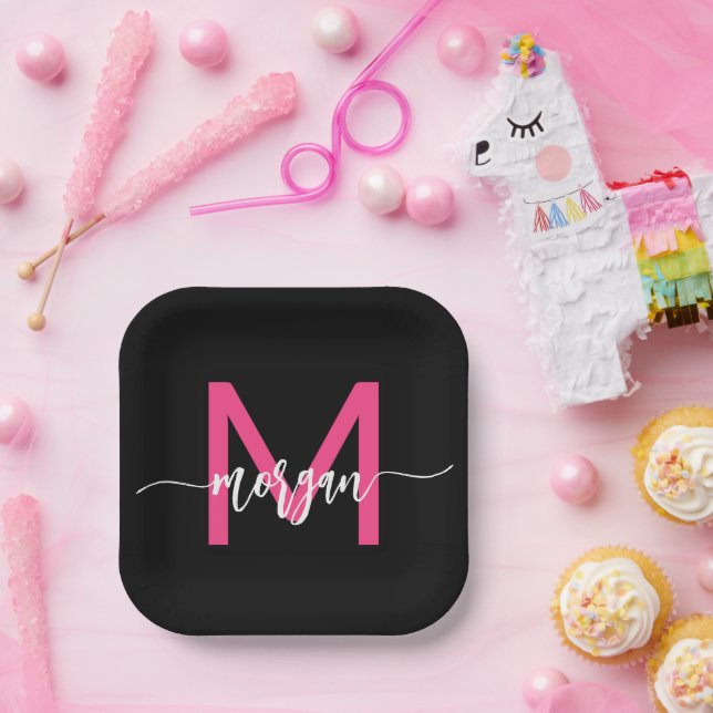 Hot Pink Black Modern Script Name Girl Monogram Pappteller (Party)