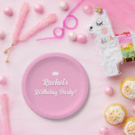 Hot Pink Doll Einladung, Fashion Doll Party Pappteller<br><div class="desc">Machen Sie mit unseren Fashion Doll Party Paper Tellern Ihre Pink-Puppen-Geburtstagsparty ganz besonders! Diese niedlichen und stilvollen Teller sind mit einem Retro-Puppendesign und einem lebhaften rosa Farbschema ausgestattet, das sich perfekt für eine kleine Feier eignet. Ob Kuchen, Snacks oder ein komplettes Essen - diese Teller sorgen für eine unterhaltsame und...</div>