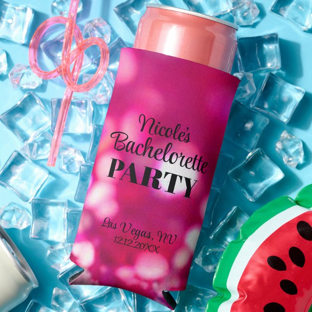 Hot Pink Glitzer Moderner Glam Junggeselinnen-Absc Selters Dosenkühler (Personalized Bachelorette Skinny Setzer Cooler Holders - perfect party favors for the girls weekend!)