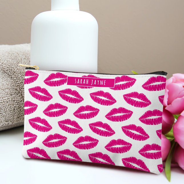 Hot Pink Lipstick Kiss Muster Kosmetik Zubehörtasche (Hot pink lipstick kisses cosmetic bag with space for your name)