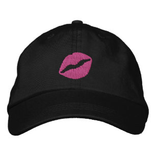 Hot Pink Lipstick Kuss auf schwarz küssen Bestickte Kappe