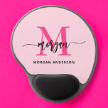 Hot Pink Modern Script Girl Monogram Name Gel Mousepad<br><div class="desc">Fügen Sie Ihrem Arbeitsbereich mit unserem Hot Pink Modern Script Girly Monogram Name Mouse Pad einen Pop Farbe hinzu! Dieses Mouse-Pad vereint Stil mit Praxisnähe und zeichnet sich durch ein lebhaftes, rosa Design aus, das mit Ihrem Namen in einem schicken, modernen Drehbuch personalisiert ist. Die glatte Oberfläche sorgt für präzise...</div>