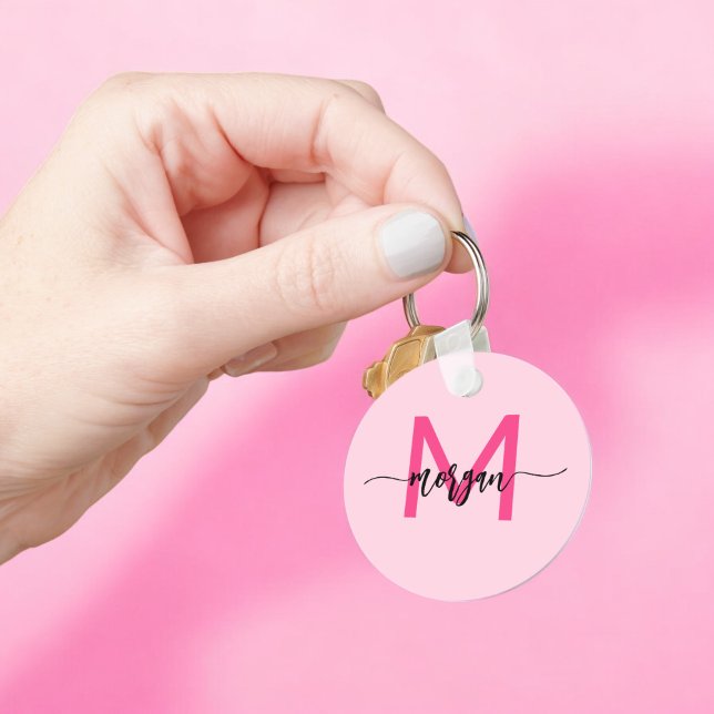 Hot Pink Modern Script Girl Monogram Name Schlüsselanhänger (Von Creator hochgeladen)